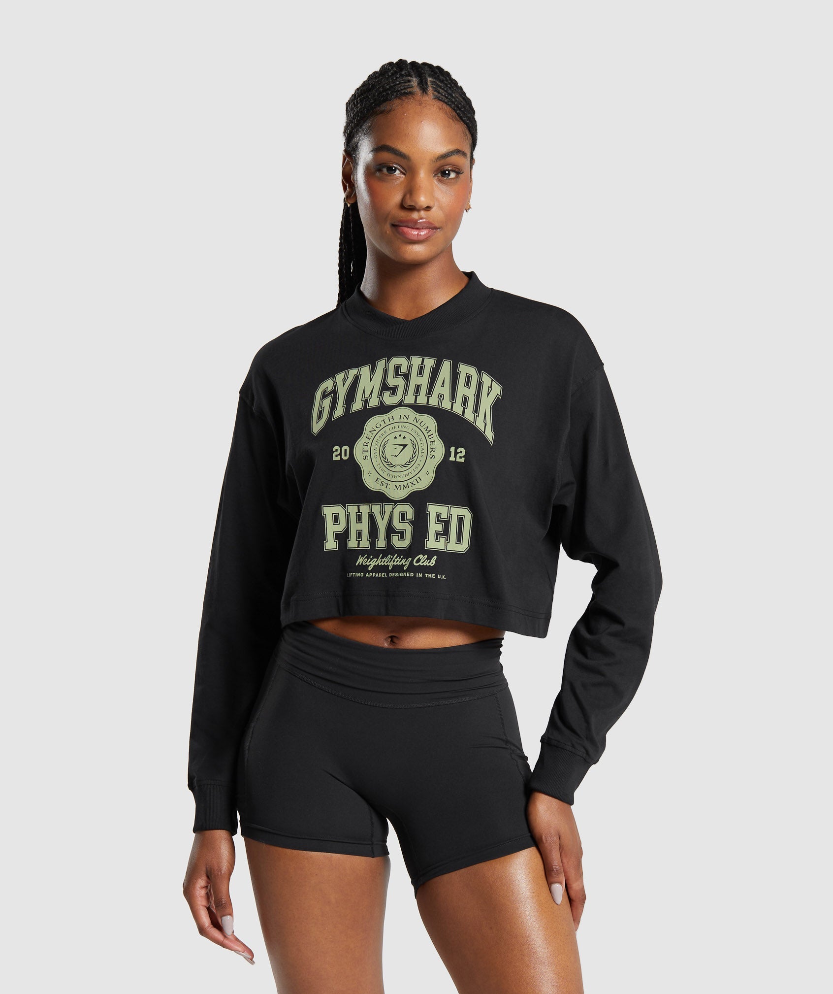 Phys Ed Graphic Long Sleeve T-Shirt dans Black