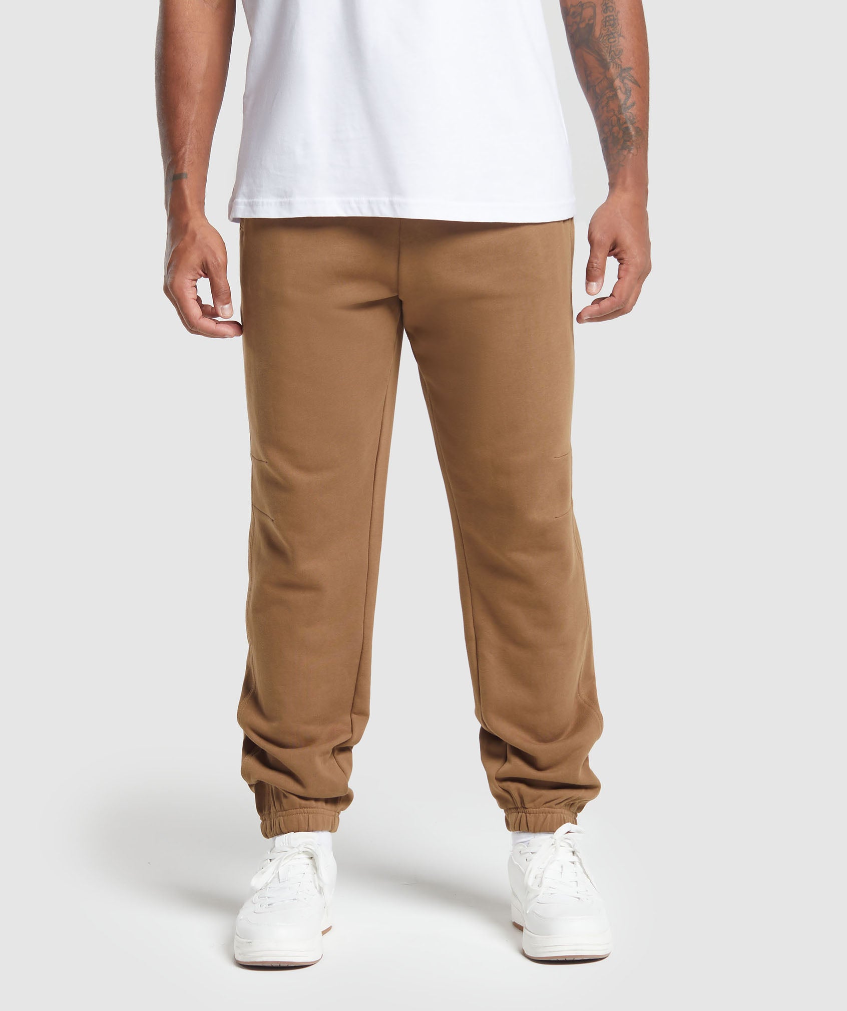 Rest Day Essentials Joggers dans Caramel Brown