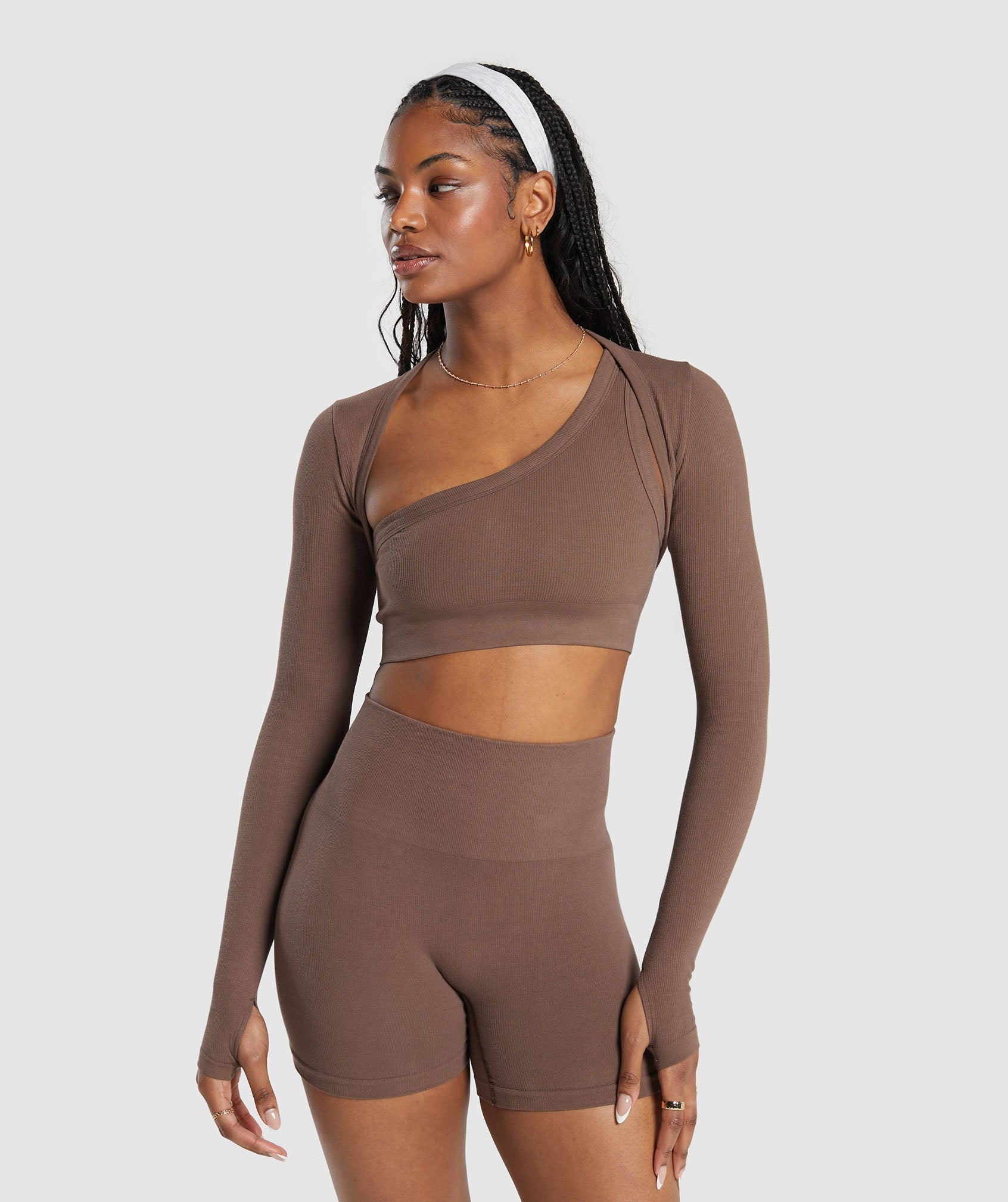 Ribbed Cotton Seamless Shrug dans Soft Brown