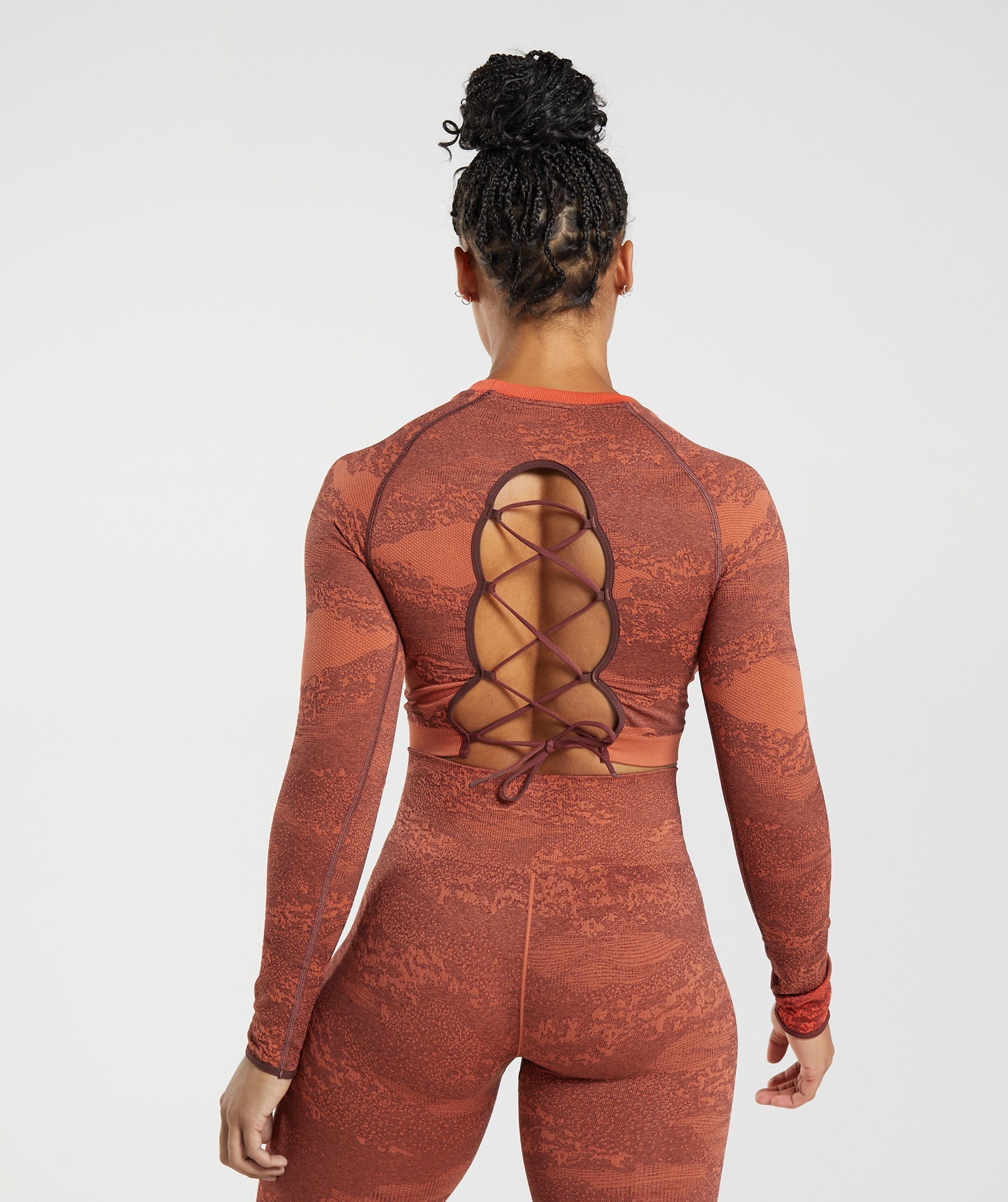 Adapt Camo Seamless Lace Up Back Top dans Storm Red/Cherry Brown