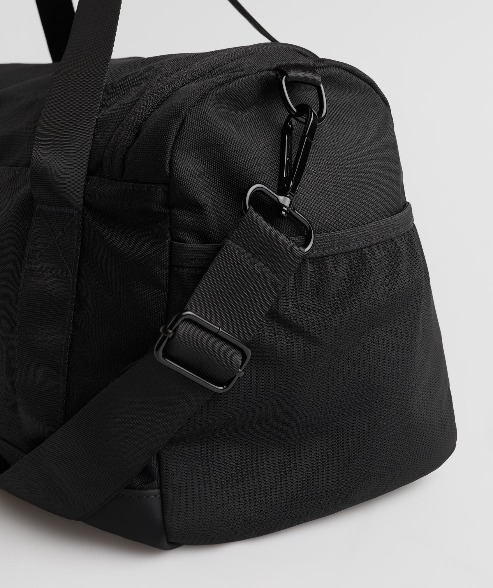 Small Everyday Holdall in Black - view 4