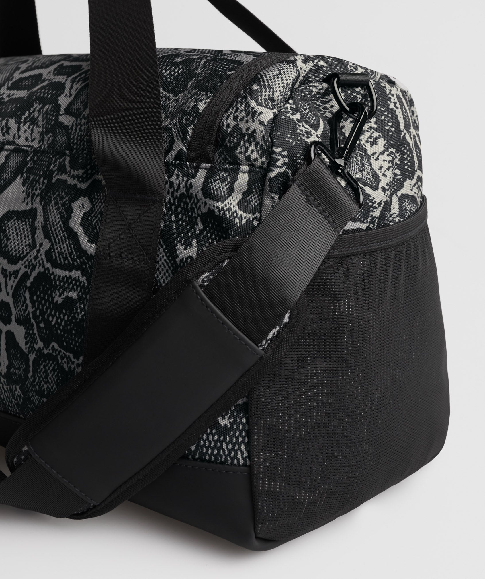Small Everyday Print Holdall in Black Print - view 4