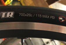 700c tire