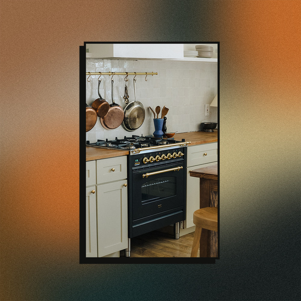 An image of an oven on a mesh gradient background.