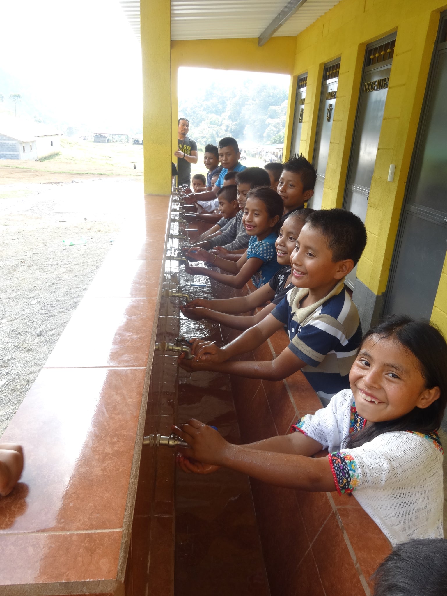 Students happily washing their hands at the new lavamanos