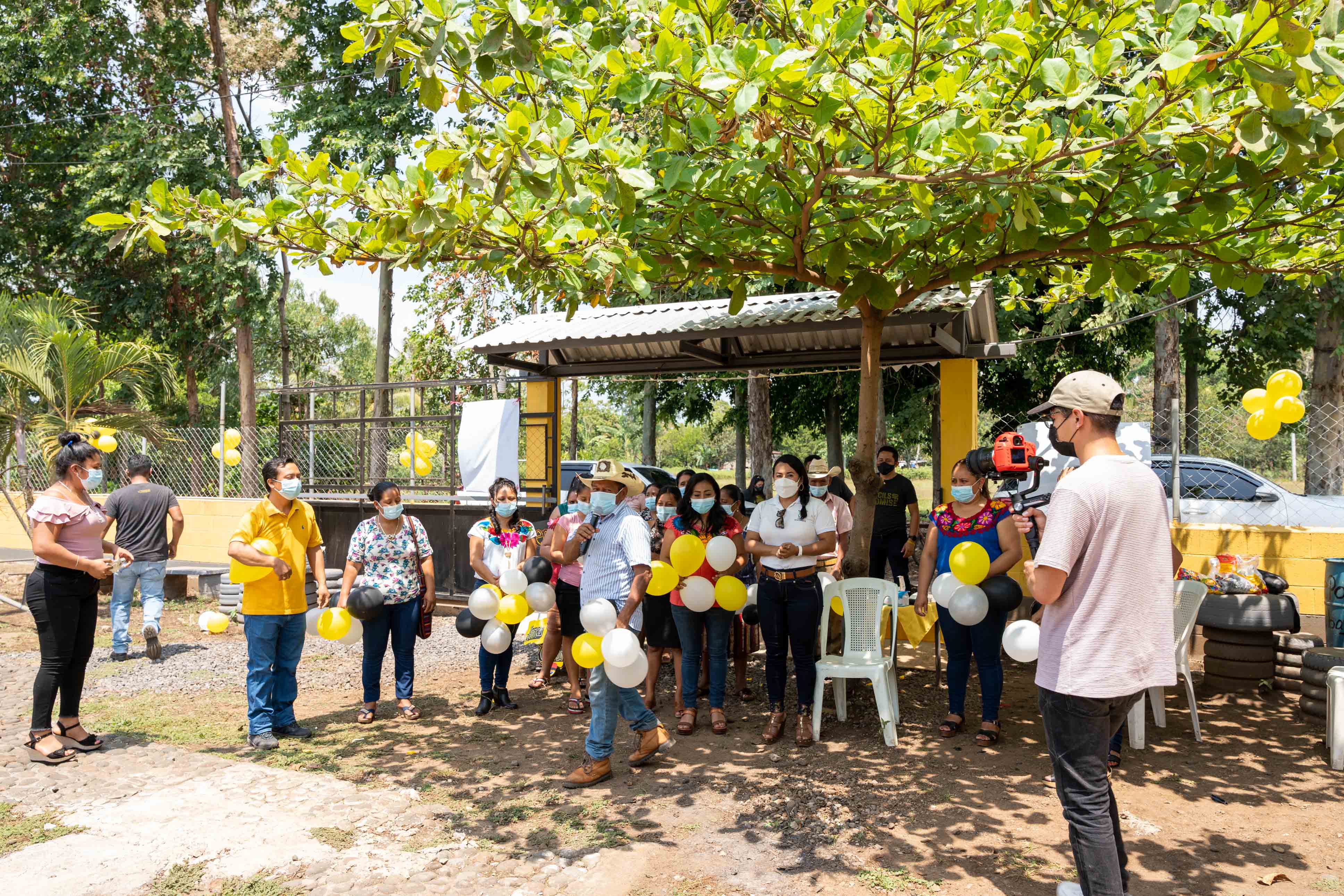 POP team and APS team come to visit school