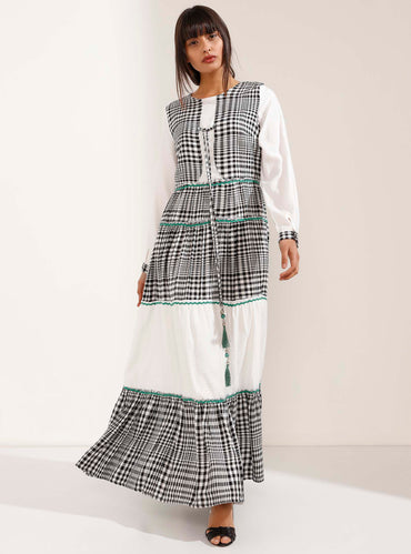 Black and White Maxi Pleated Dress with Green Stripe Details - Store WF