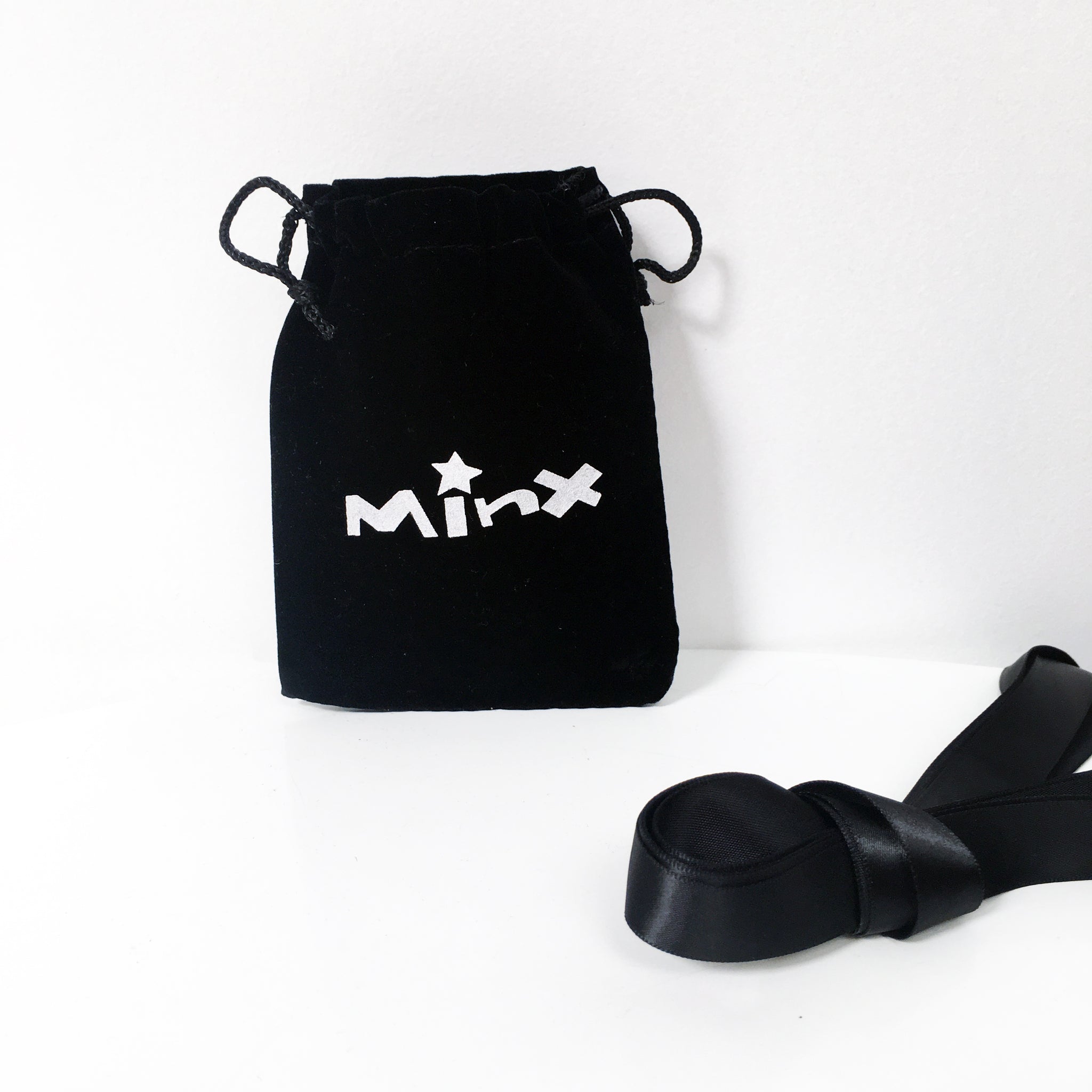 Black Ribbon Shoe Laces – MINX | C.REED 