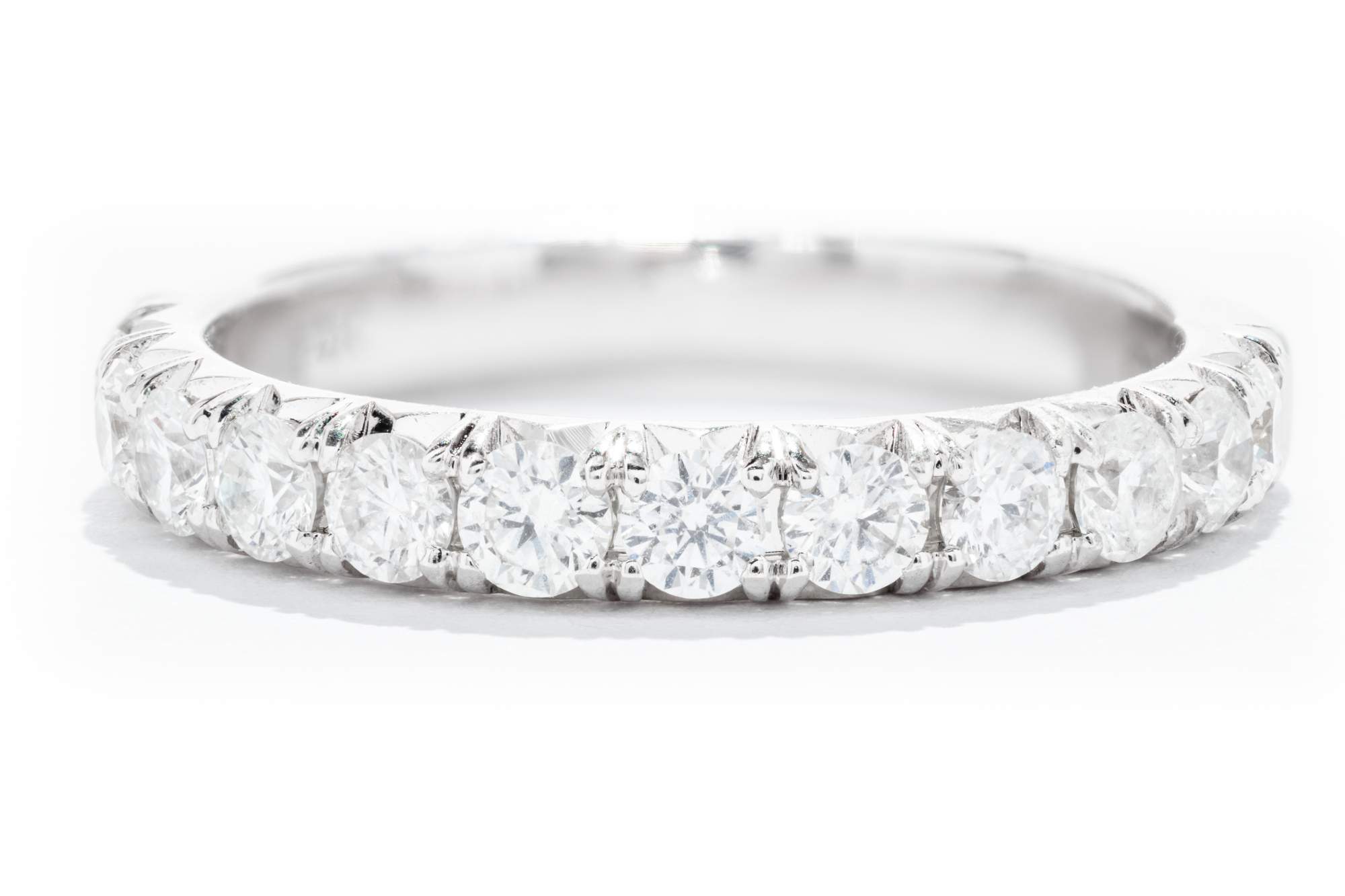 women's wedding bands with diamonds 