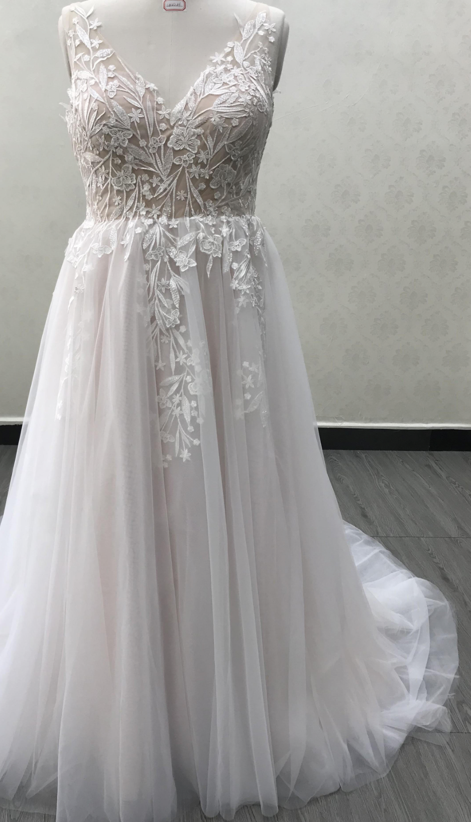 Luxurious Lace A-Line Wedding Dress