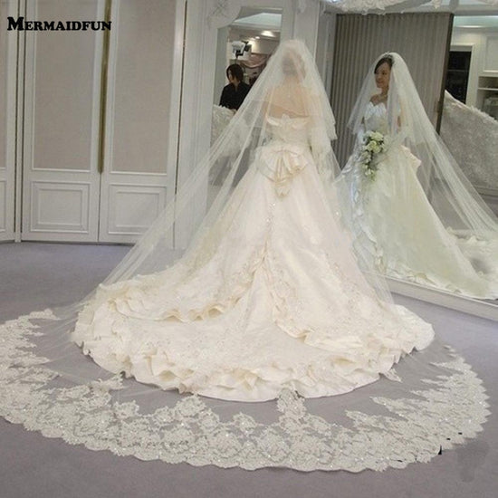  Latious 1 Tier Bride Wedding Veil White Long Cathedral Bridal  Tulle Veils with Comb Simple Drop Veils for Women and Brides (1-White) :  Clothing, Shoes & Jewelry