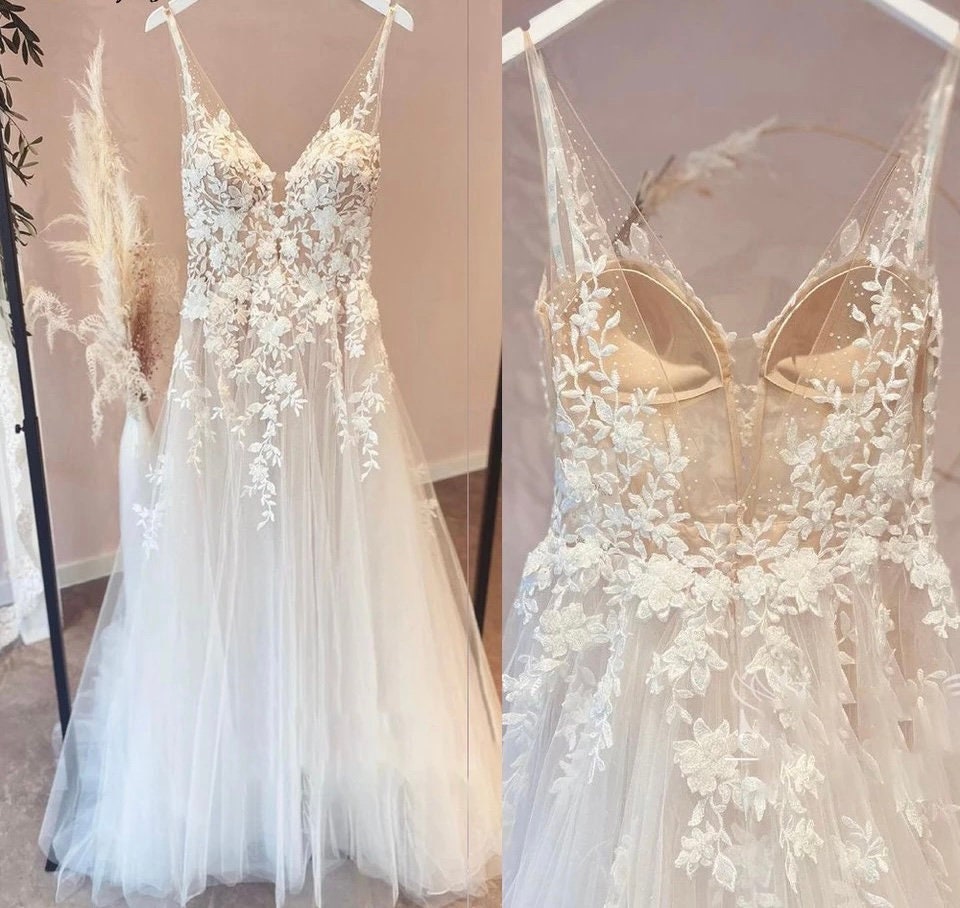 Romantic Flower Lace Spaghetti Strap Long Wedding Dress - Xdressy