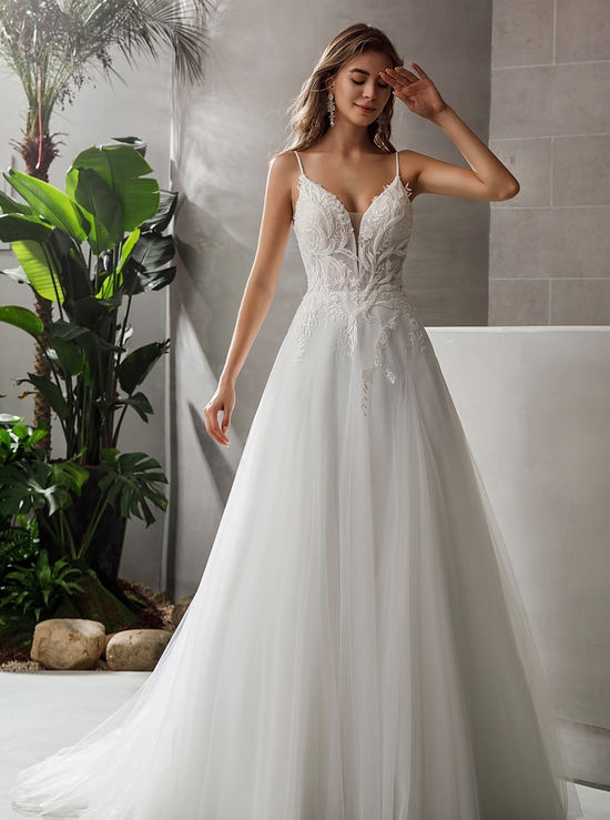 Classic Princess Wedding Dress With V-Neck and Long Sleeves 