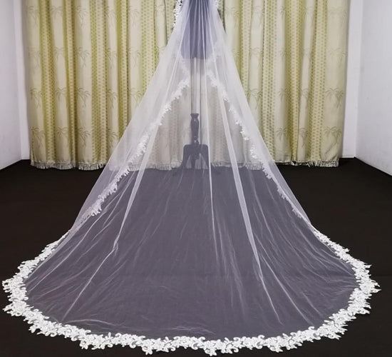 Elegant Lace Applique Wedding Veil With Butterflies With Comb For Girls  Cathedral Luxury Long Chapel Length From Kuaileju, $27.23