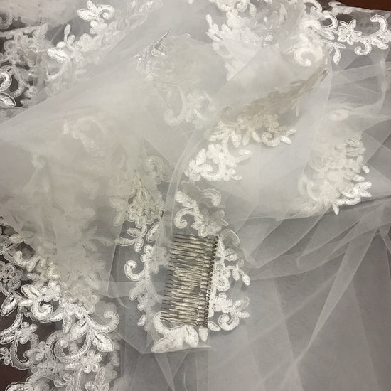 Botanical beaded 3D flower veil in Ivory –