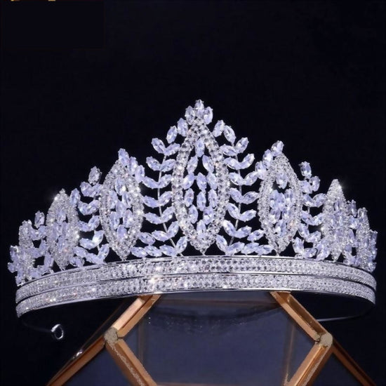 AW BRIDAL Wedding Tiaras and Crowns for Women Crystal Princess Crown Rhinestone  Bridal Tiara Birthday Queen Crown for Wedding Crown for Brides (Silver)