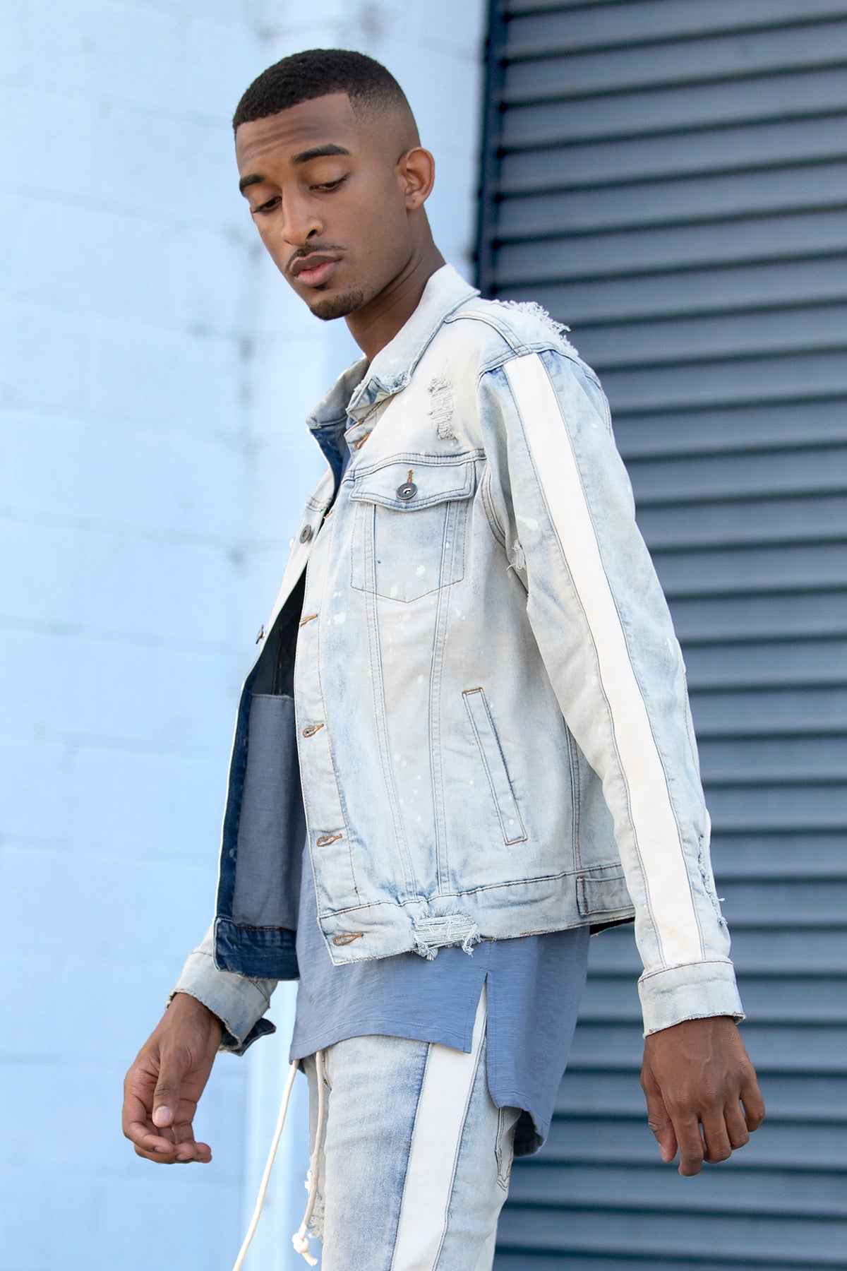 BLEACHED DENIM JACKET W/ SIDE STRIPE