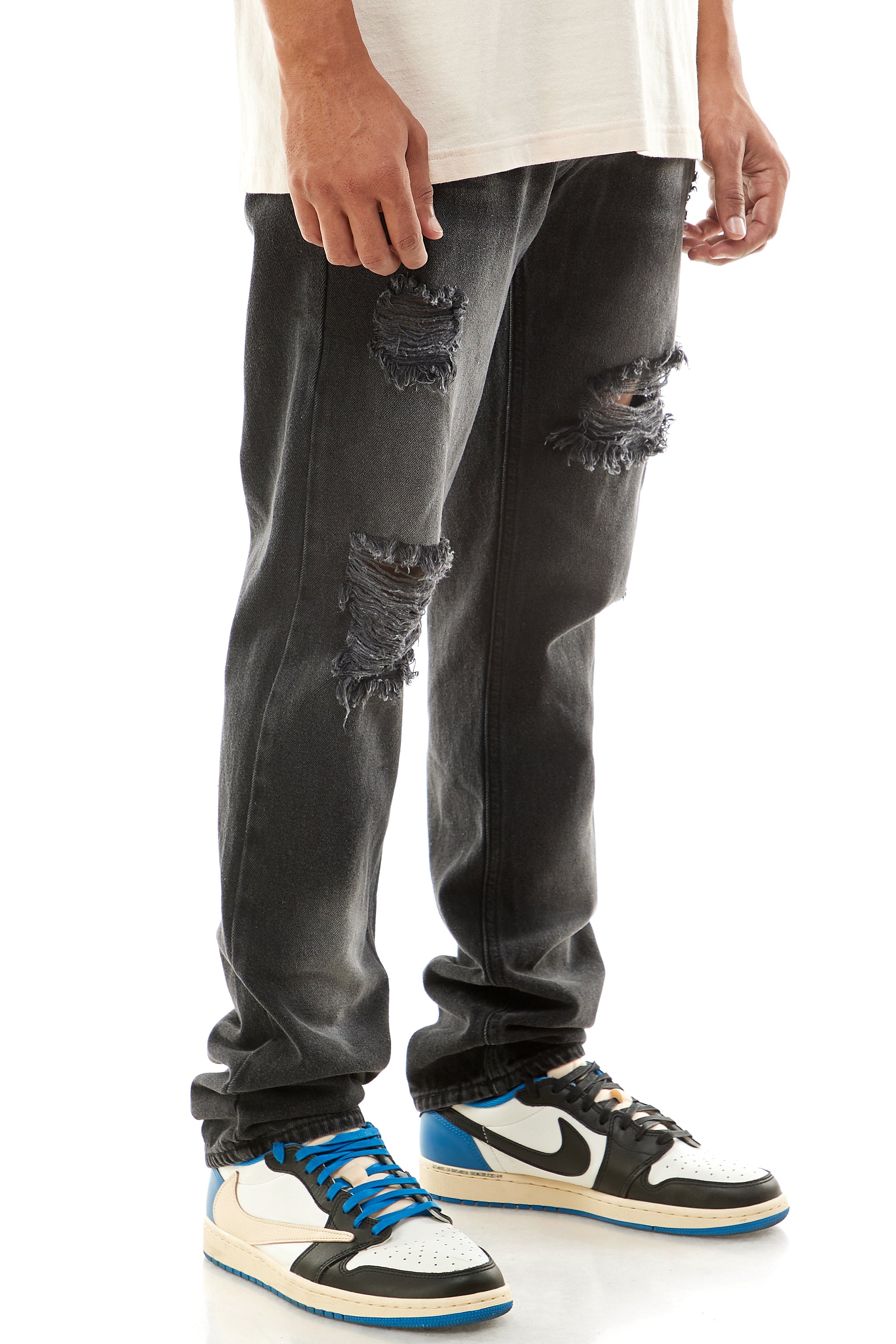 RELAXED & DISTRESSED JEANS