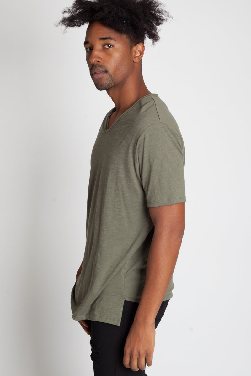 RAW EDGE V-NECK TEE