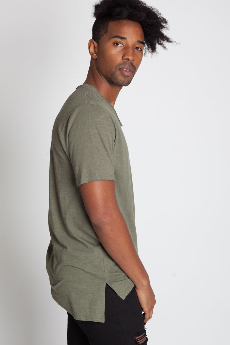 RAW EDGE V-NECK TEE