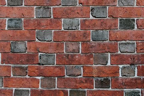 Brick with uneven grout
