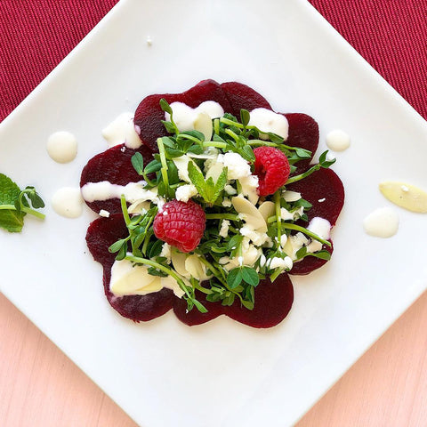 1er service : Salade de betteraves aux pousses de tournesol