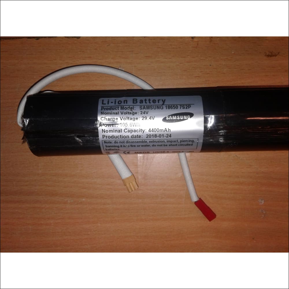 Corée - Chargeur De Batterie Au Lithium Li-ion 24v Série 7 29.4v