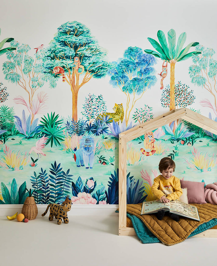 Colorido fondo de pantalla mural de la jungla para el dormitorio de un niño