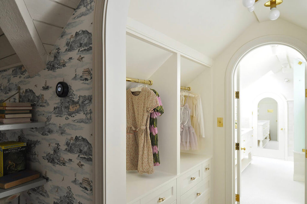 Childrens wallpaper in bedroom with open air closet and ensuite