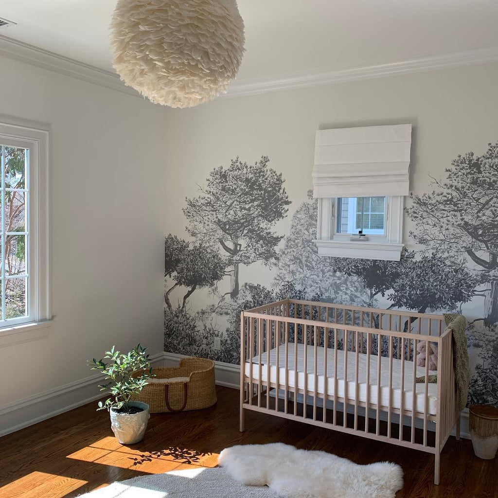 Janete Kang's fertiges Kinderzimmer mit Hua Trees Mural in Grey