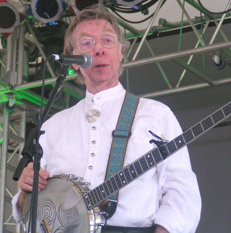 ic: Tommy Makem with triskelion on 5-string banjo.
