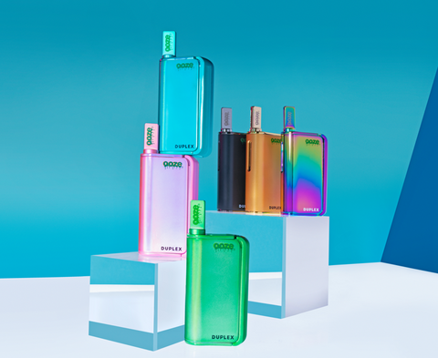 The 6 colors of the Ooze Duplex Pro vaporizer are displayed together on glass blocks.