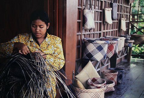 Women weaving bag