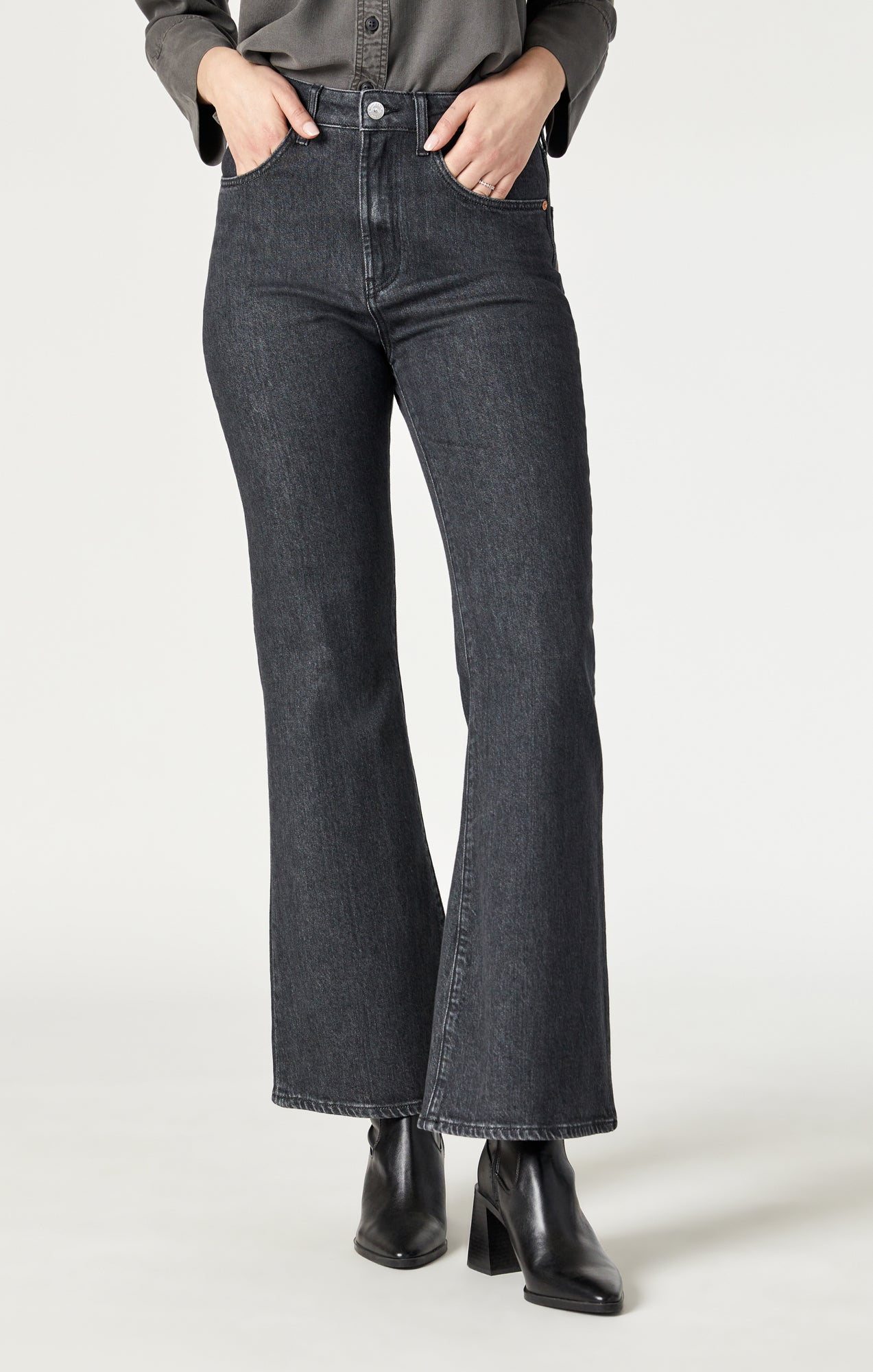 Very light blue mom jeans in responsible cotton Jeans bar Products  22DALIABTC — Elora