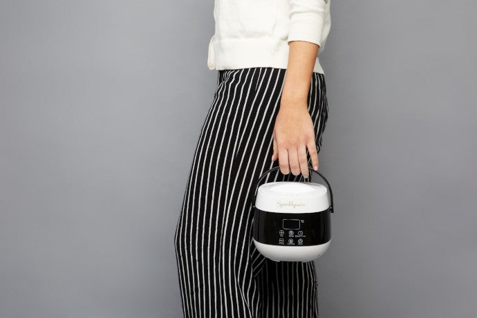 Women carrying a sparklywax wax warmer