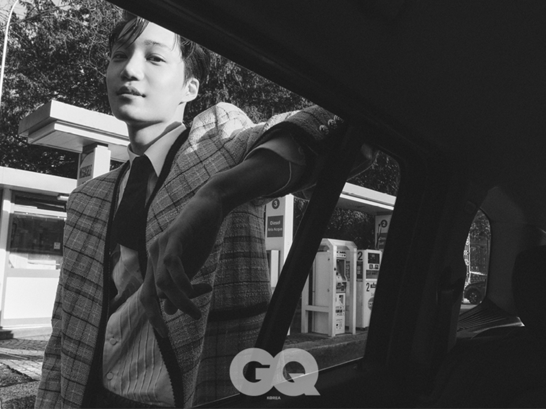 Song Joong Ki's Eccentric Louis Vuitton Pictorial for GQ Magazine Sparks  Mixed Opinions