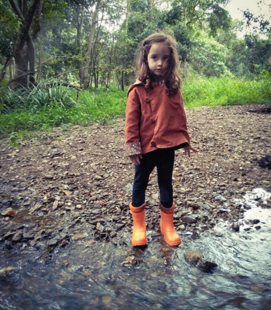 kids black gumboots