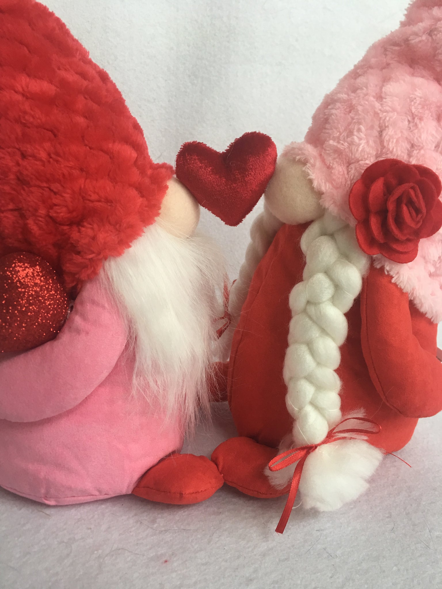 Download Valentine Gnomes In Love Plush Display - CrazeAbout