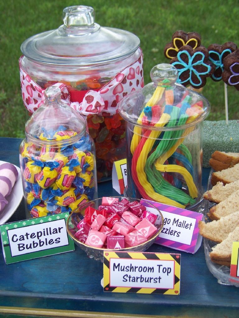 Alice in Wonderland Table and Party Favors - Debbee's Buzz