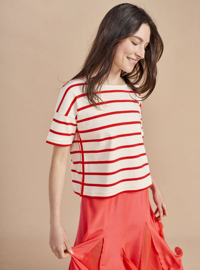 The epitome of quintessential Breton style, this tee does it all in 100% super soft cream cotton with poppy stripes.