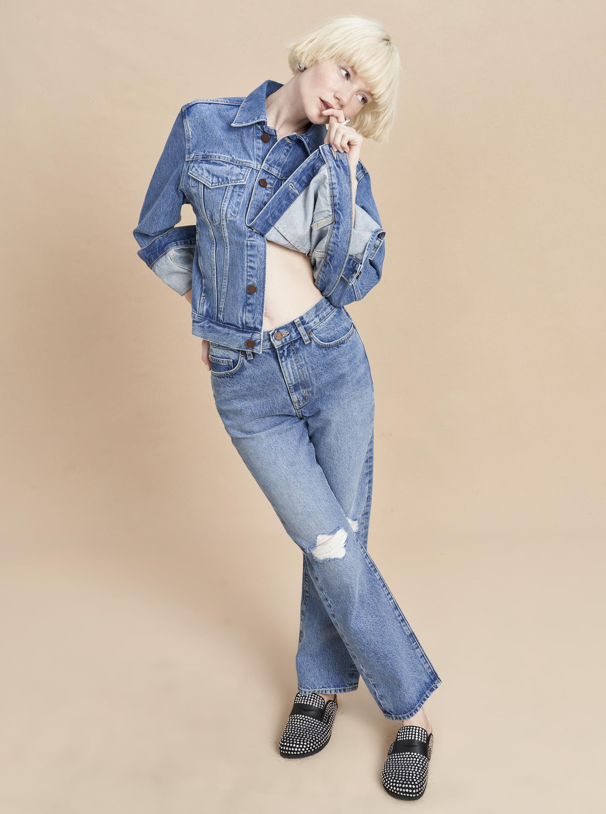 Destined to be your go-to, classic jean jacket, our version is slightly cropped so pairs perfectly with our high waisted denim, tucked in tanks or even to show off a peek of one of our oversized striped knits. 