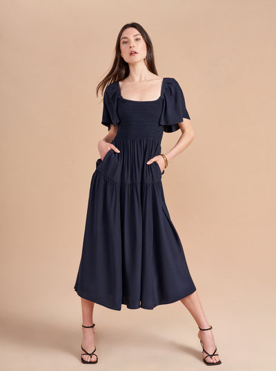 Forget the Romeos and fall in love with Juliette in this airy and light, 100% silk dress with flutter sleeves and a fluid skirt. A love story that will always have a happy ending