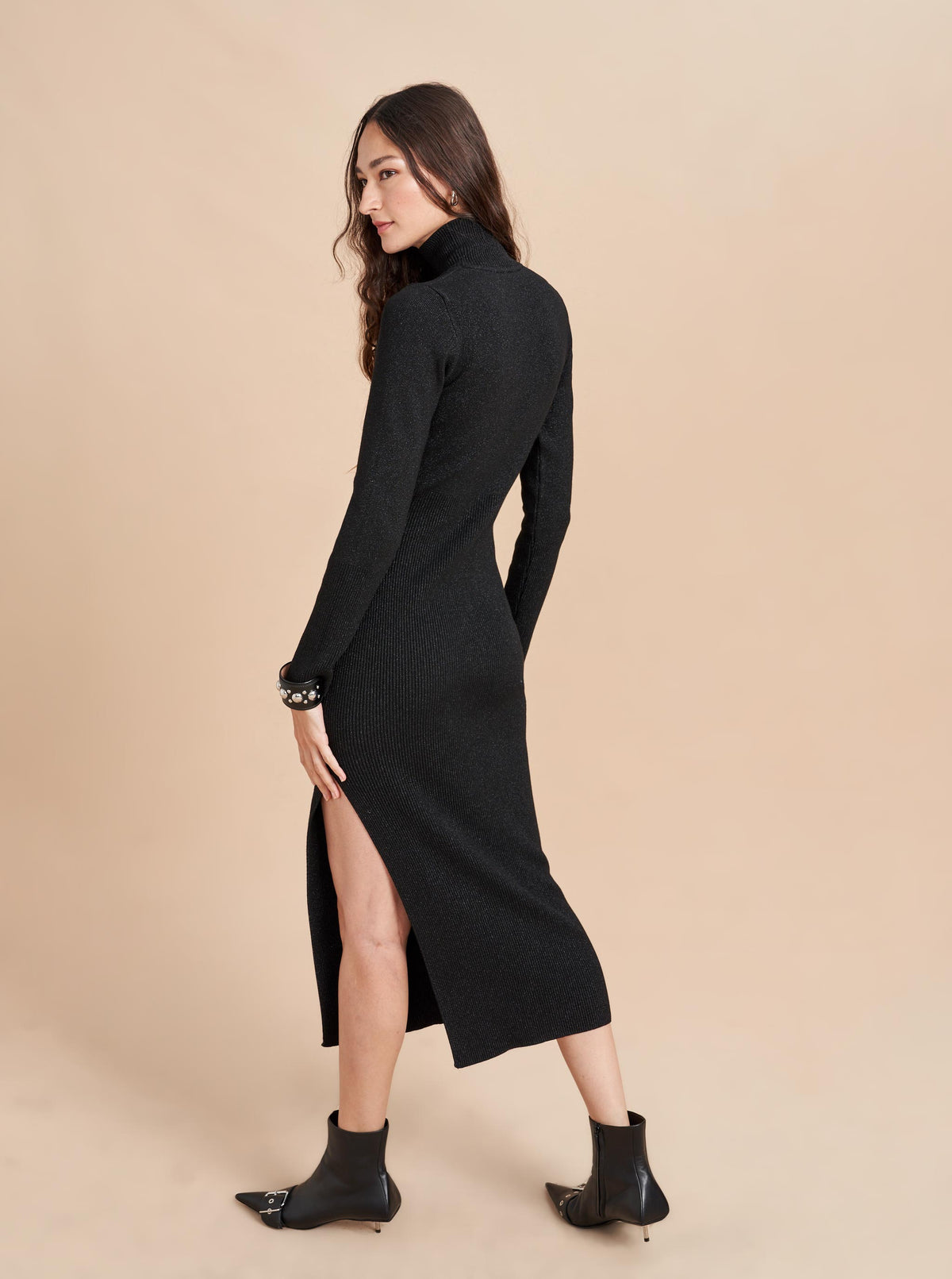 It’s time to shine…with our Fête Dress. Made from a beautifully luxe, lurex yarn so soft, that will have you wondering how you could feel so good in party-ready attire. Pair it back to something equally as fabulous like the Cropped Fête Cardigan for day and add a heel for night. 