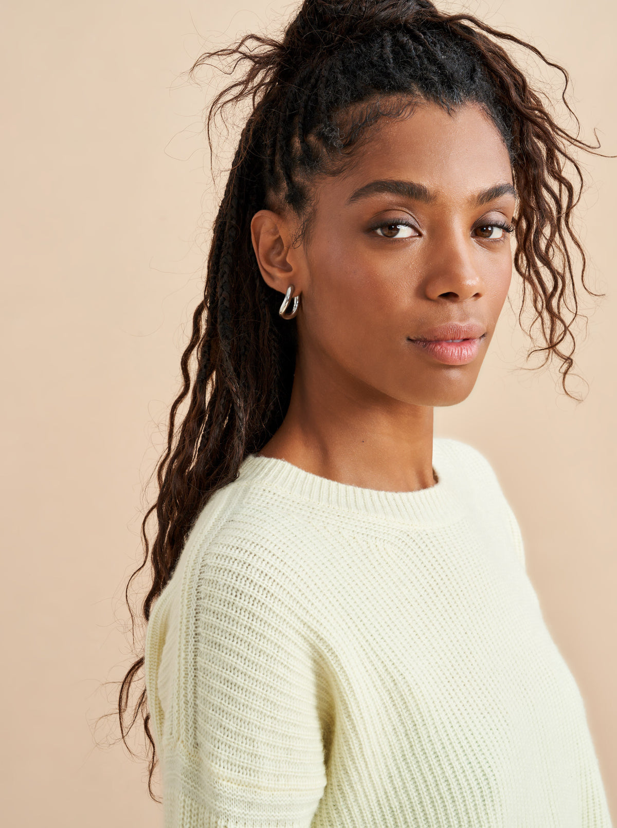 This is it. This is your everyday, never-without, take-with-you-everywhere sweater that will always have your back. Deliciously ribbed cashmere in a loose crewneck and slightly cropped silhouette means you need one in every color for tous les jours. 