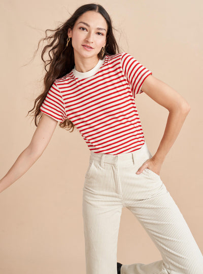 What makes the perfect tee? Why don't you ask our co-founders? Molly's vintage-inspired version in super soft cotton is more of slimmer fit, perfect for tucking into her namesake jean (or any of our jeans:-))