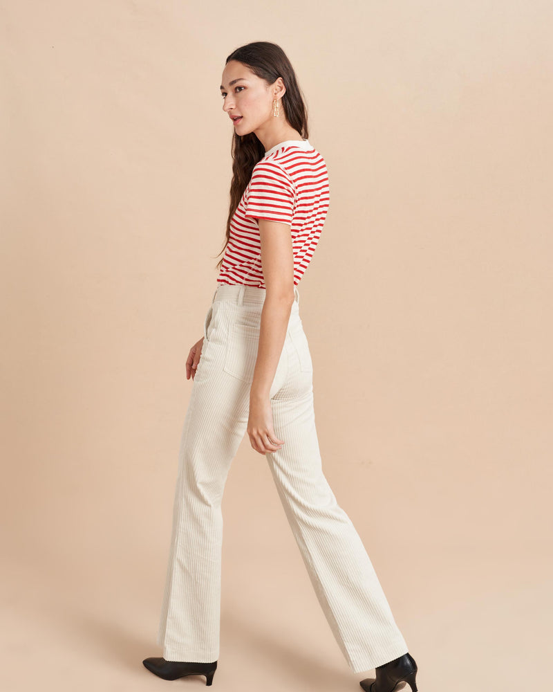 What makes the perfect tee? Why don't you ask our co-founders? Molly's vintage-inspired version in super soft cotton is more of slimmer fit, perfect for tucking into her namesake jean (or any of our jeans:-))