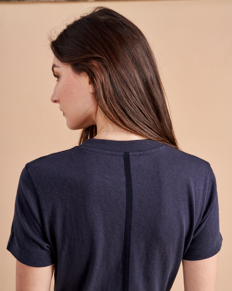 What makes the perfect tee? Why don't you ask our co-founders? Molly's vintage-inspired version in super soft cotton is more of slimmer fit, perfect for tucking into her namesake jean (or any of our jeans:-))