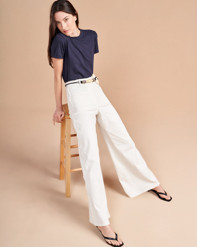 What makes the perfect tee? Why don't you ask our co-founders? Molly's vintage-inspired version in super soft cotton is more of slimmer fit, perfect for tucking into her namesake jean (or any of our jeans:-))