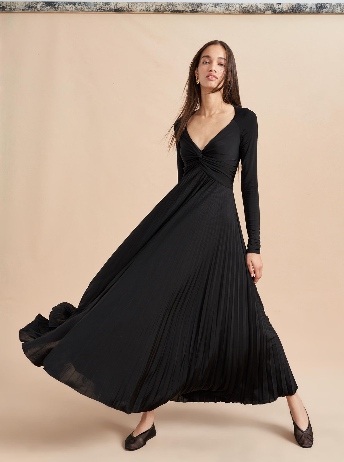Black that is anything but basic. Our Nadia Dress with twist front detail in breathable stretch viscose, will hold you so you can do your thing, all while you wonder how a dress can possibly be this comfortable.  