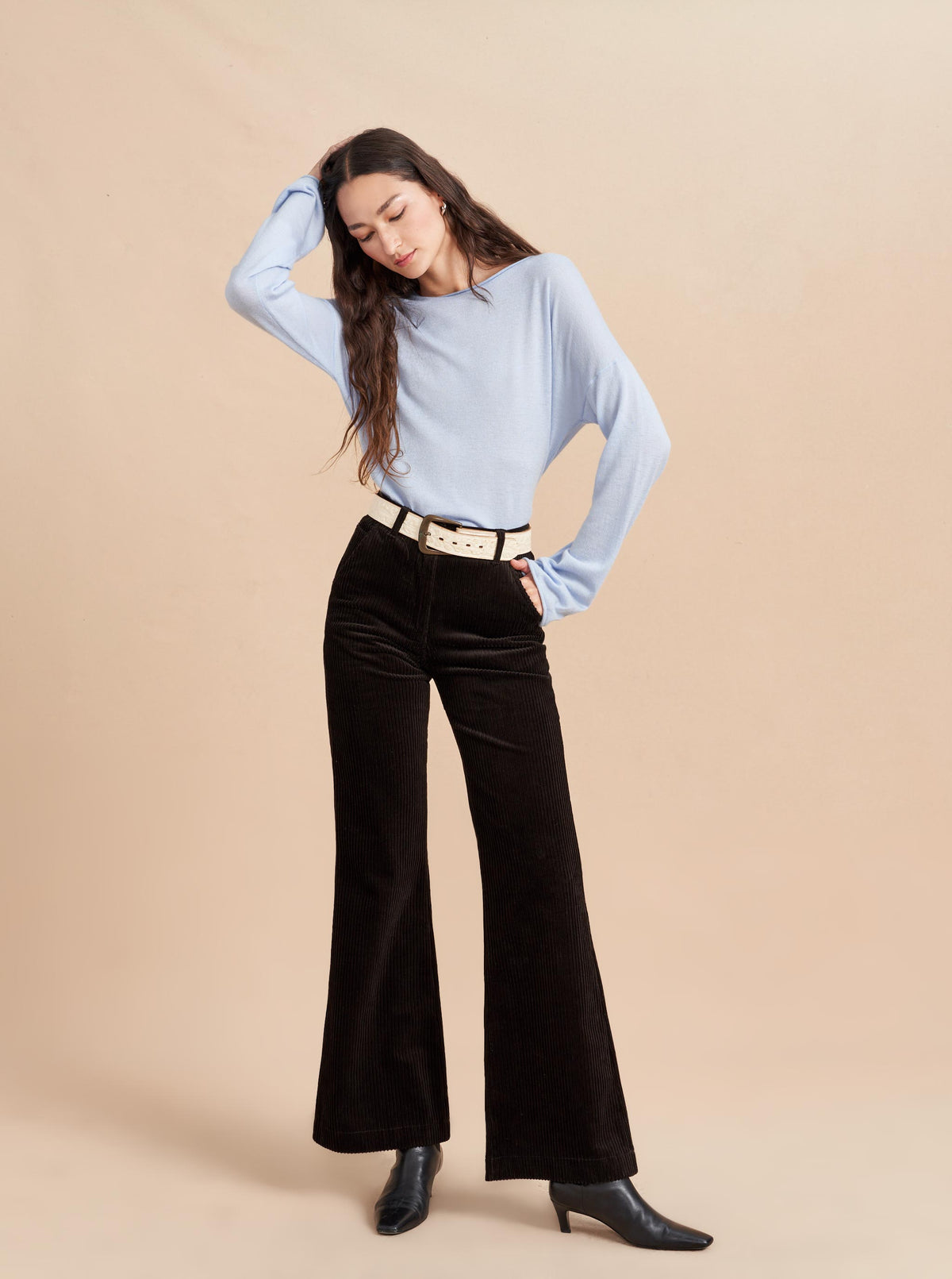 This delicious cotton-stretch corduroy trouser is the perfect staple for fall. Wear it on its own or with its matching shirt jacket, this wide wale pant is where functionality meets luxury and turns to obsession.